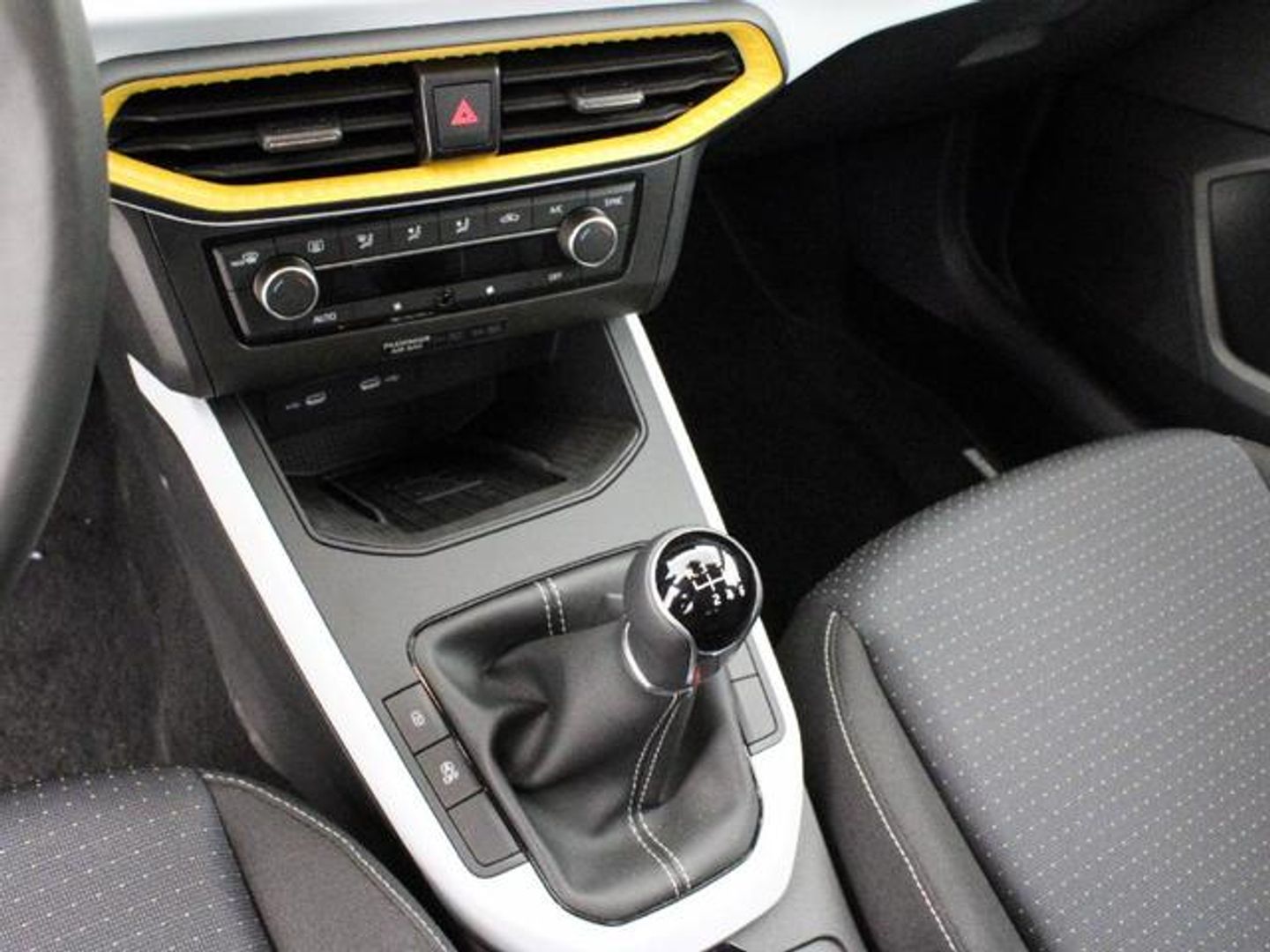 SEAT Arona 1.0 TSI Style XM 85 kW (115 CV) Rojo All Terrain / Pick-up