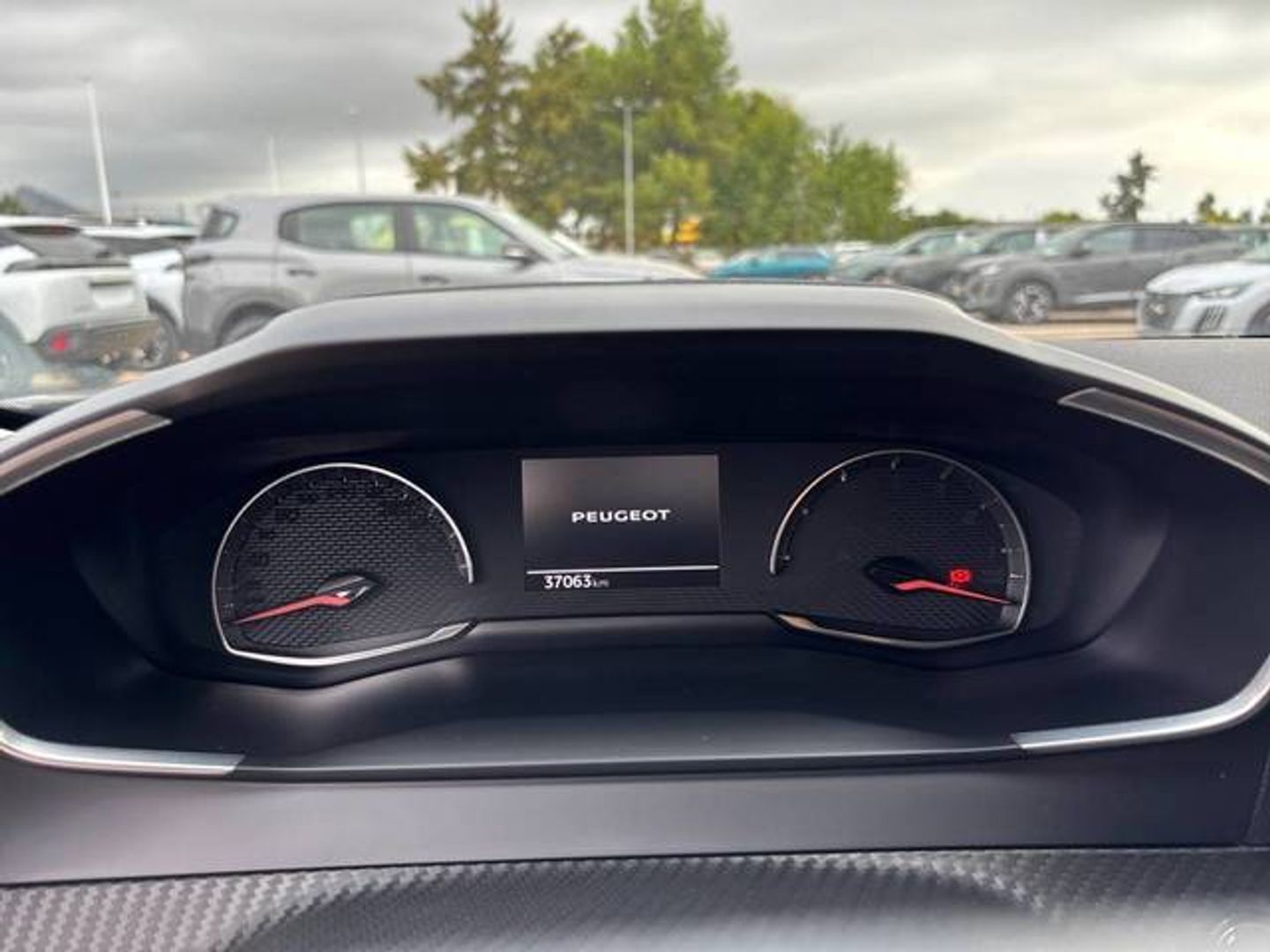 Peugeot 2008 BlueHDi 110 Allure Pack 81 kW (110 CV) Gris SUV