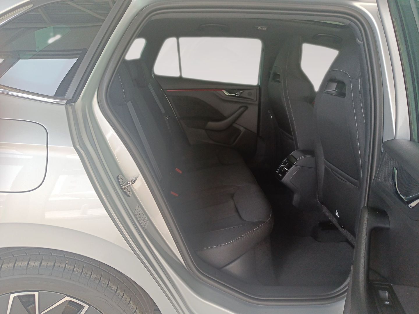 Skoda Scala Design 1.0 TSI DSG 85 kW (115 CV) Gris Plata Sedan