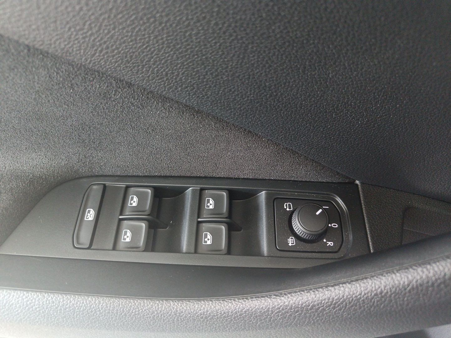 Skoda Scala Design 1.0 TSI DSG 85 kW (115 CV) Gris Plata Sedan