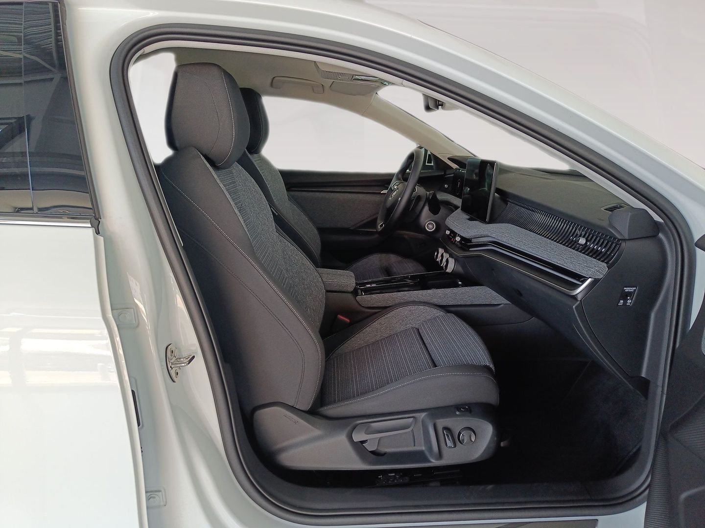 Skoda Superb Combi 2.0 TDI Selection DSG 110 kW (150 CV) Blanco Familiar