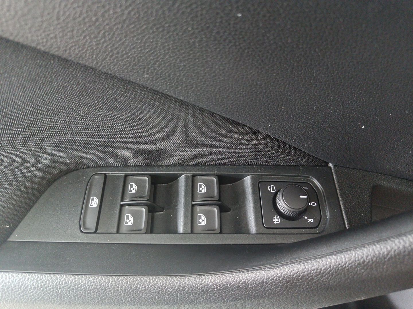 Skoda Kamiq 1.0 TSI Selection DSG 85 kW (115 CV) Gris Plata SUV