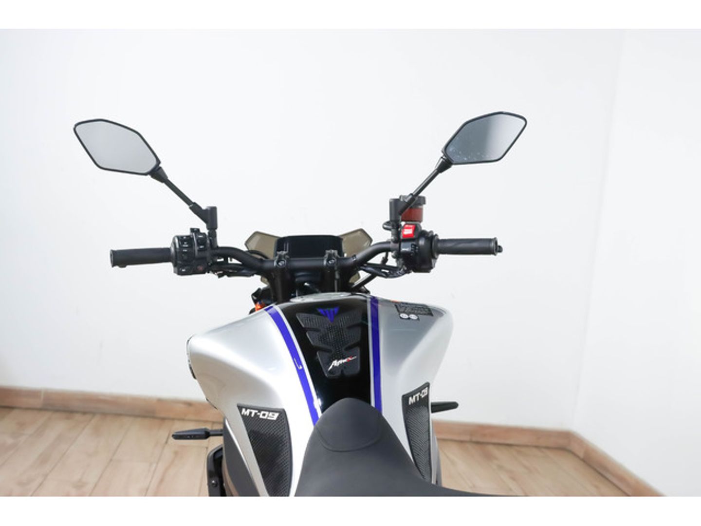 Yamaha MT 09 Gris Motorcycle