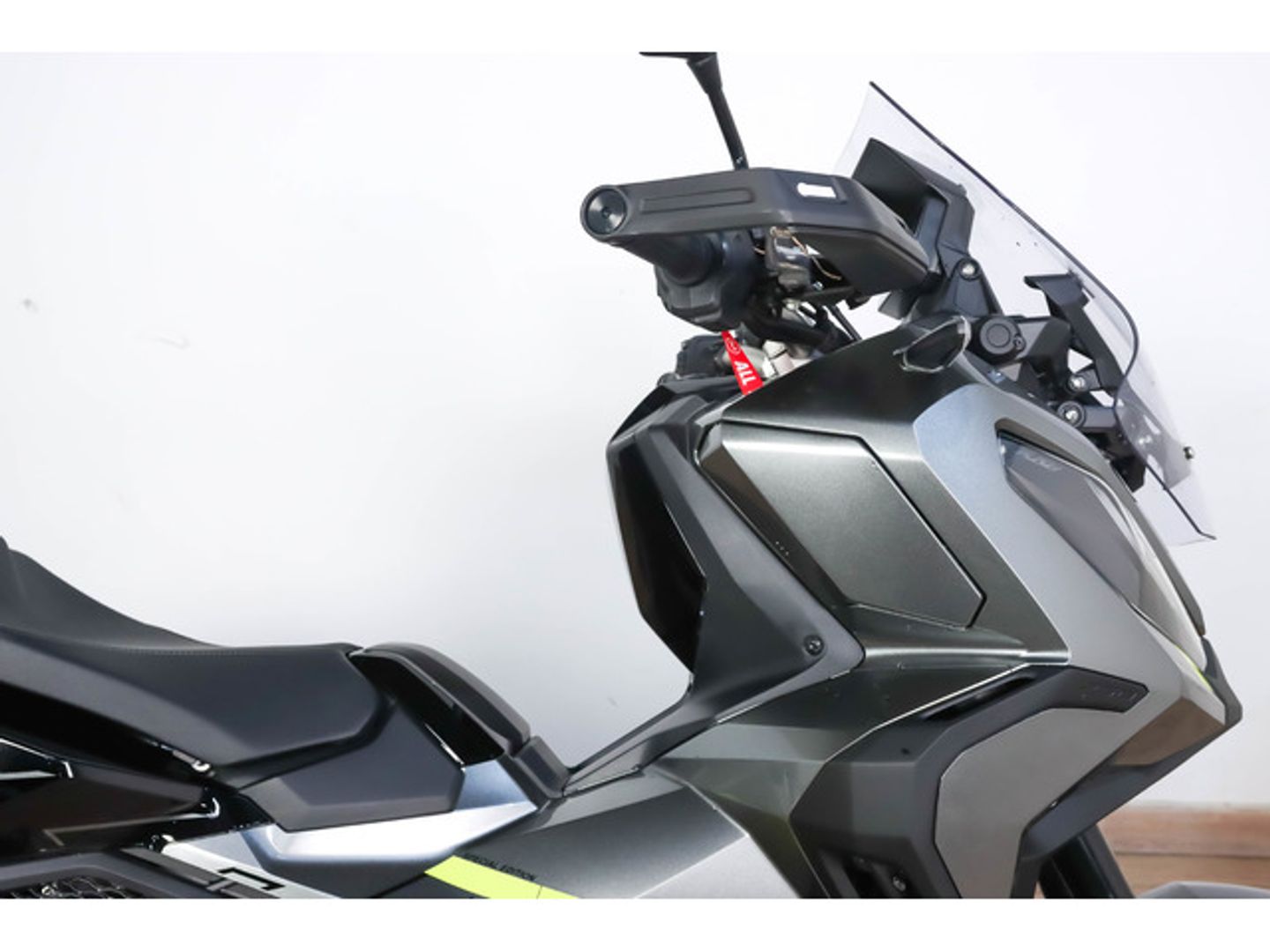 Honda ADV750 Gris Motorcycle