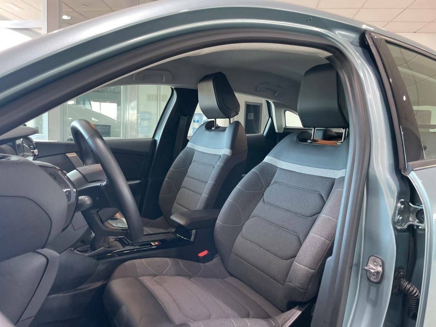 Citroen C4 PureTech 130 S&S Plus 96 kW (131 CV) Azul Sedan
