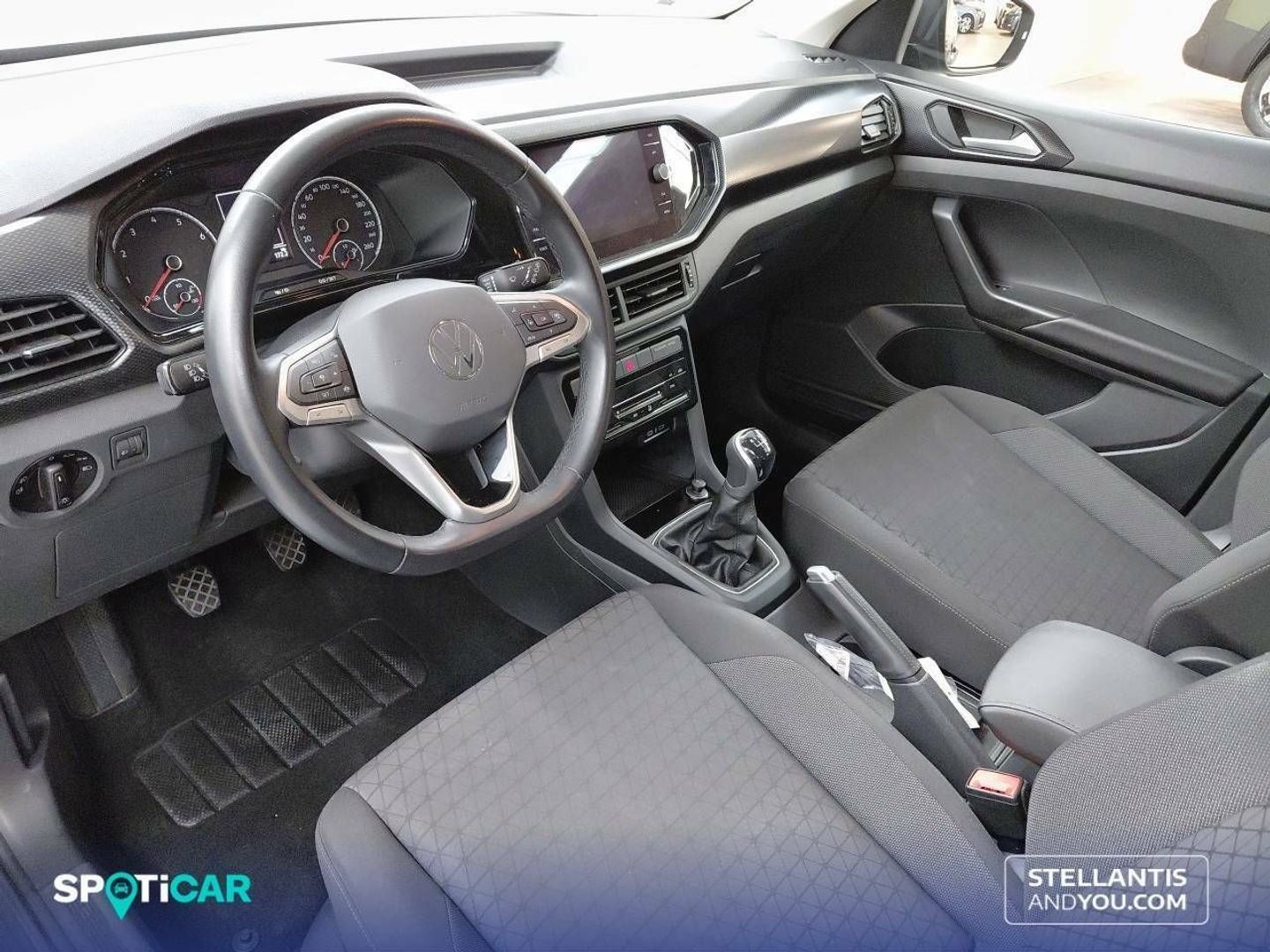Volkswagen T-Cross Advance 1.0 TSI 70 kW (95 CV) Gris SUV