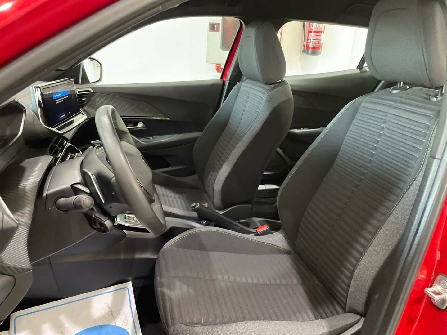 Peugeot 2008 BlueHDi 130 S&S Active EAT8 96 kW (130 CV) Rojo SUV