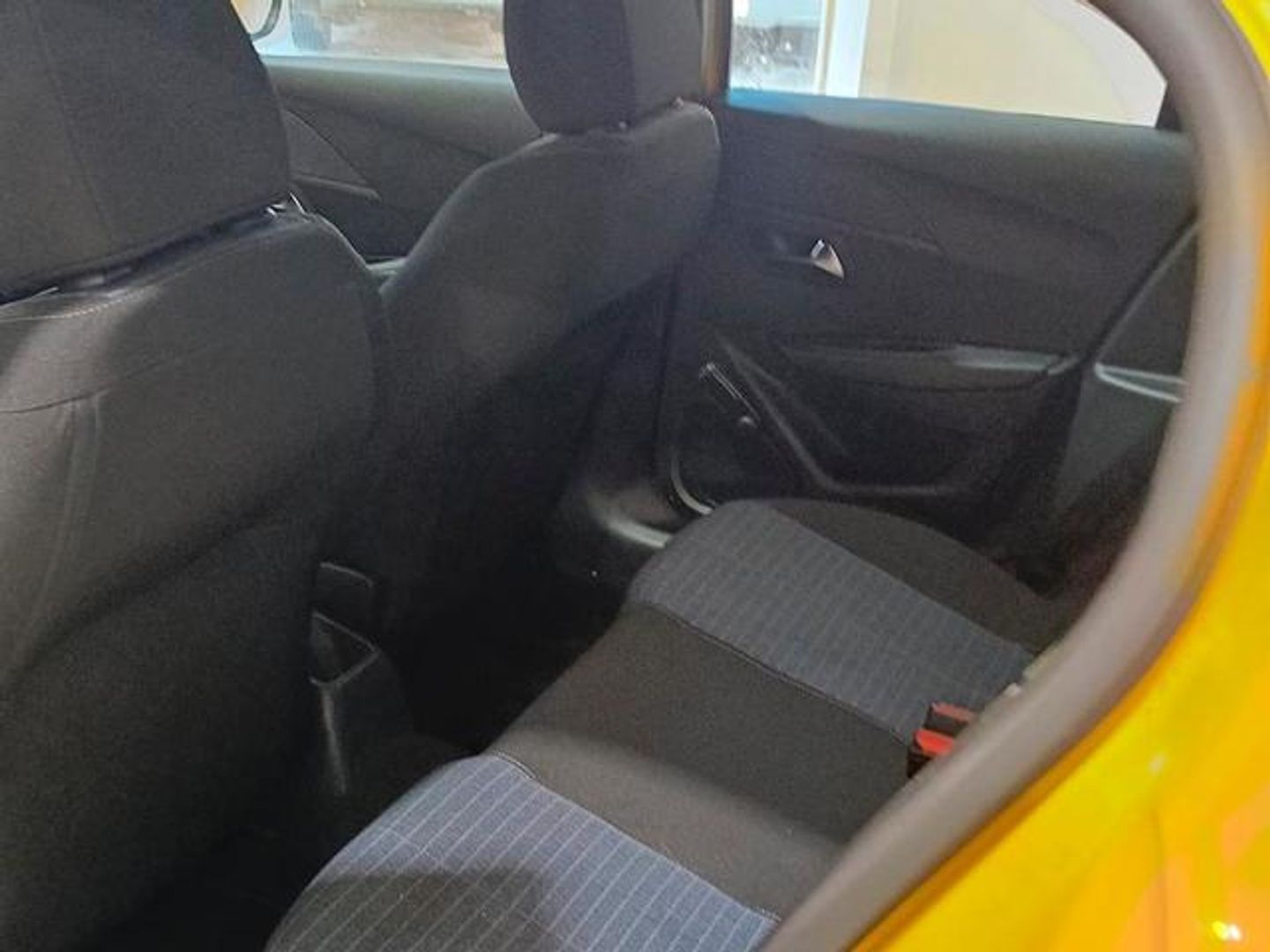 Peugeot 208 PureTech 75 Like 55 kW (75 CV) Amarillo Compact