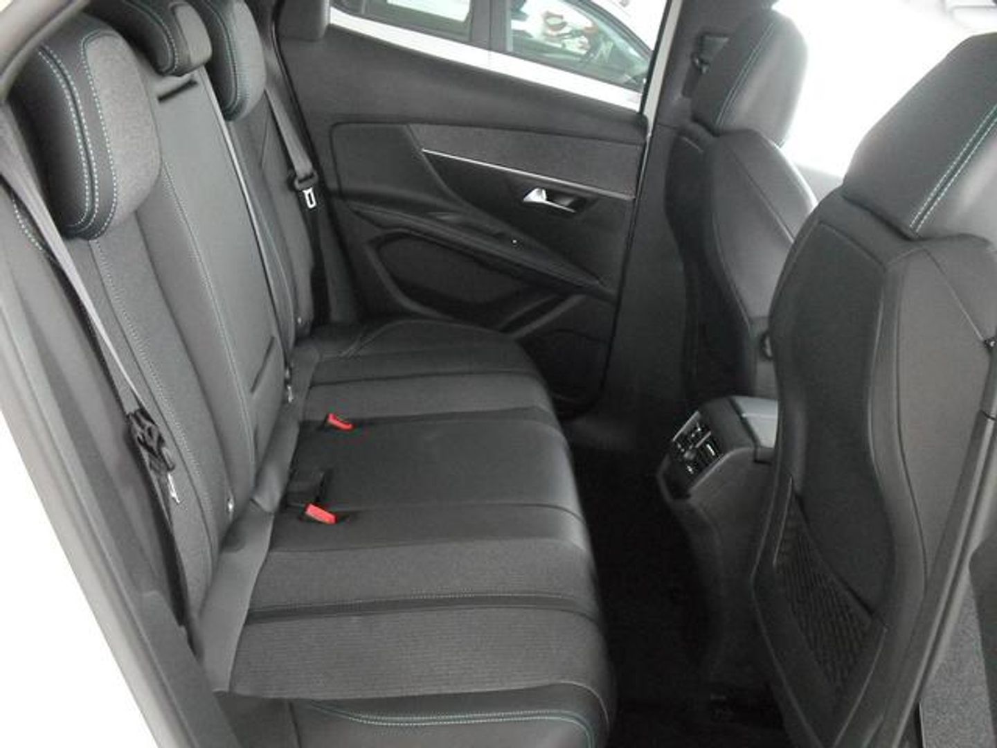Peugeot 3008 BlueHDi 130 S&S Allure Pack 96 kW (130 CV) Blanco All Terrain / Pick-up