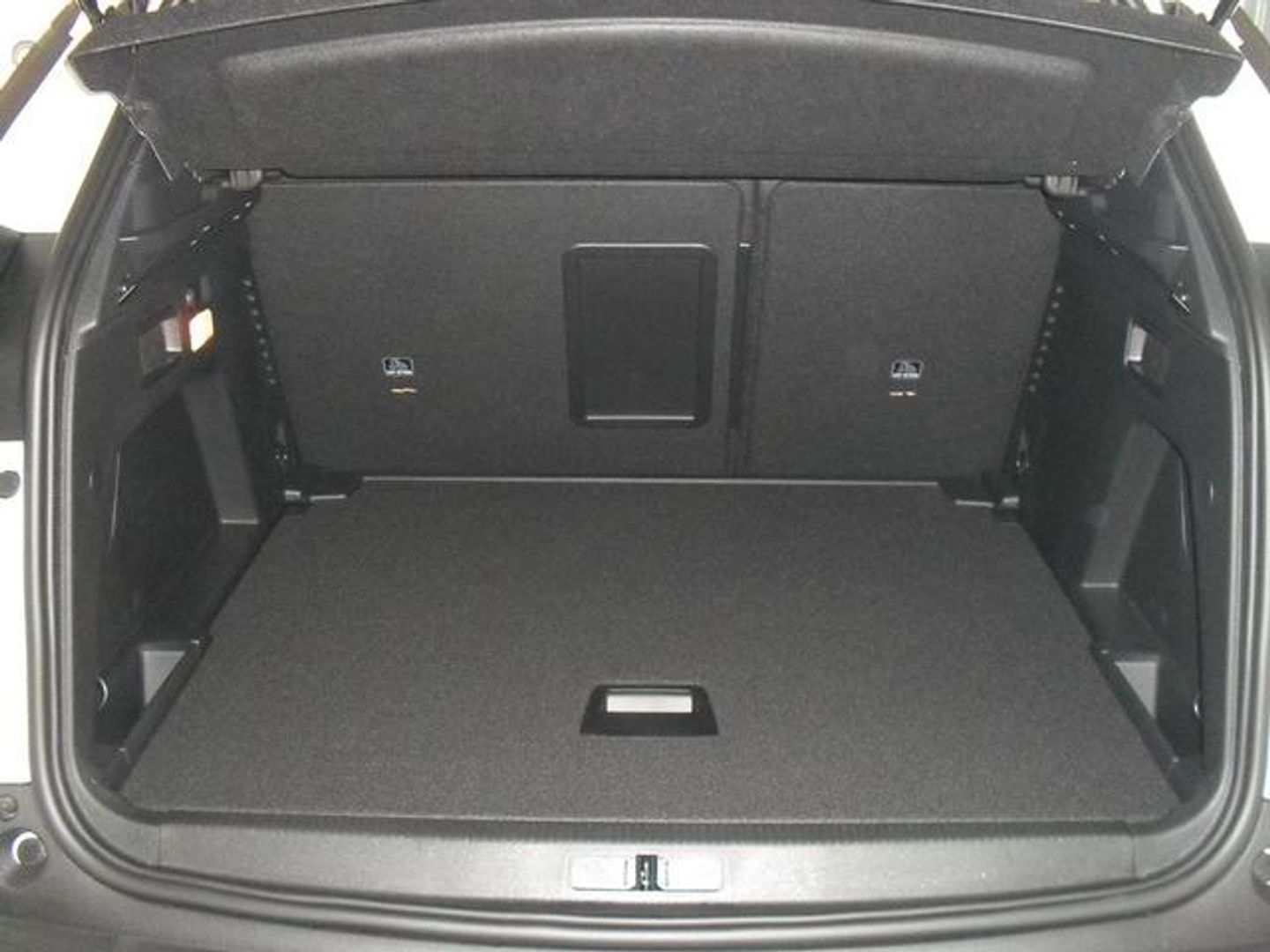 Peugeot 3008 BlueHDi 130 S&S Allure Pack 96 kW (130 CV) Blanco All Terrain / Pick-up